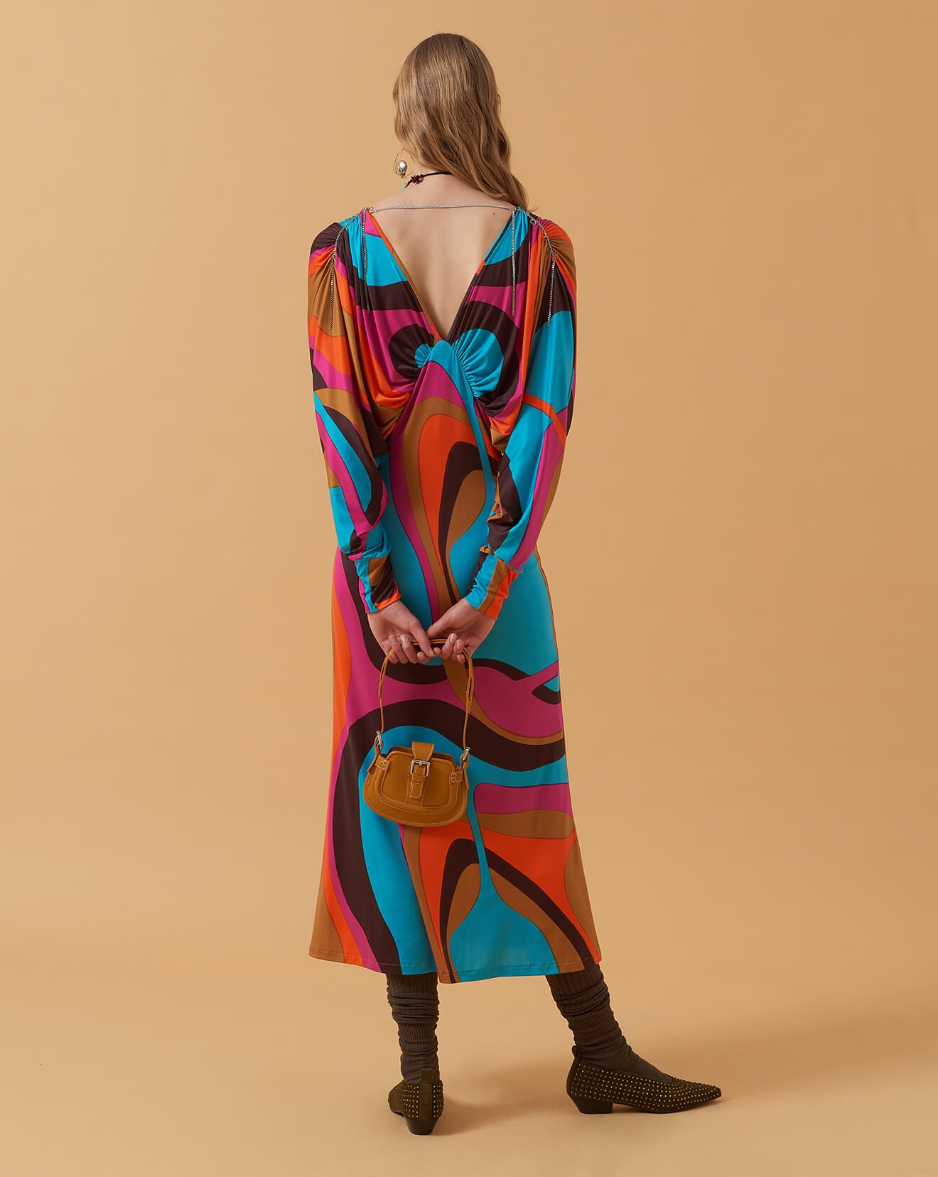 dress with maxi sleeves and wave print