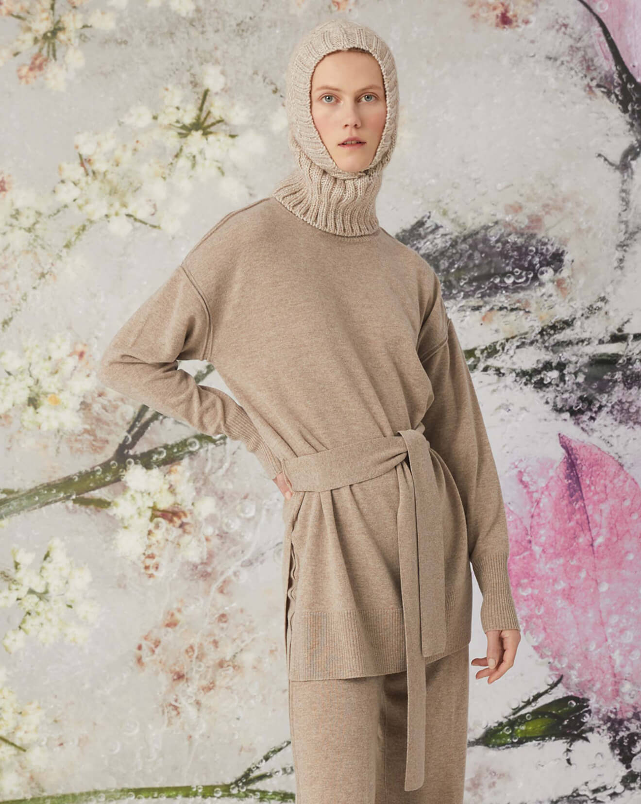 blended cashmere sweater with belt