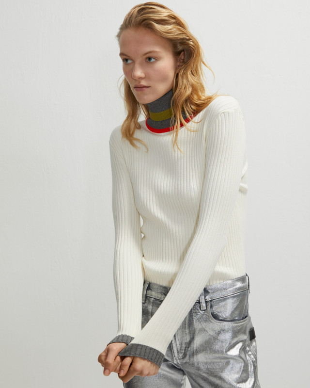 sweater with contrasting turtleneck