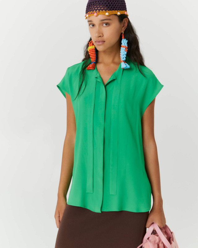 blouse in blended silk crepe with bow