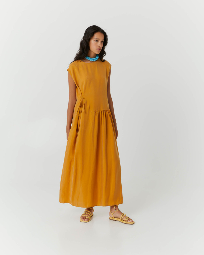 long dress with gathering and laces