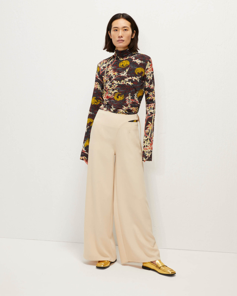 wide leg trousers with cut out